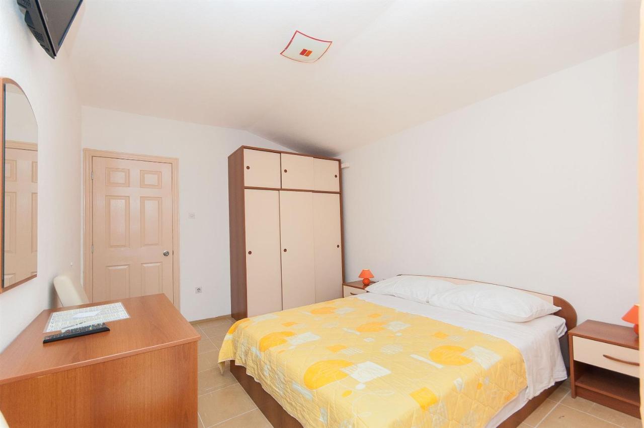 Ante Apartment *