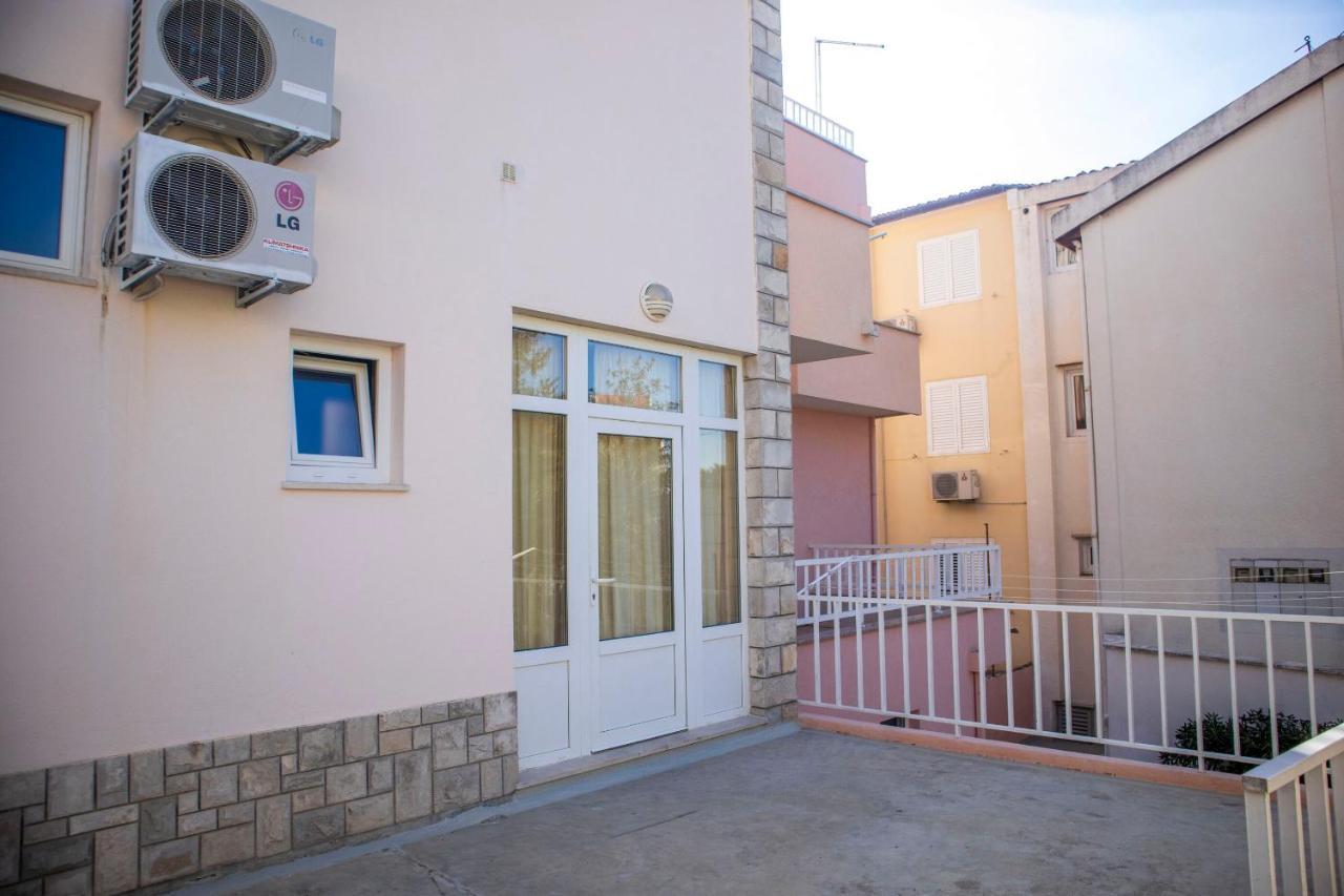 Ante Apartment *